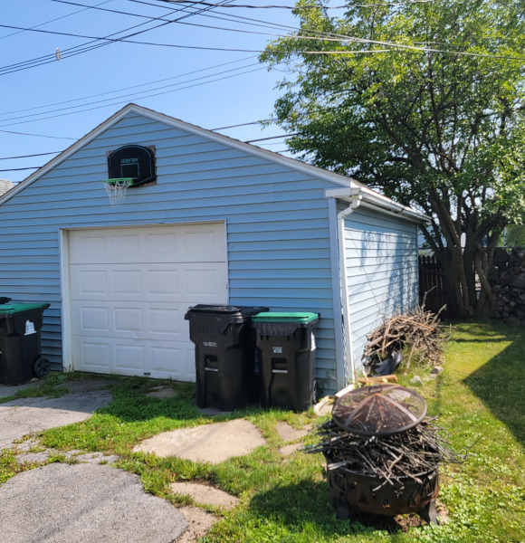 Particularly spacious one-car garage